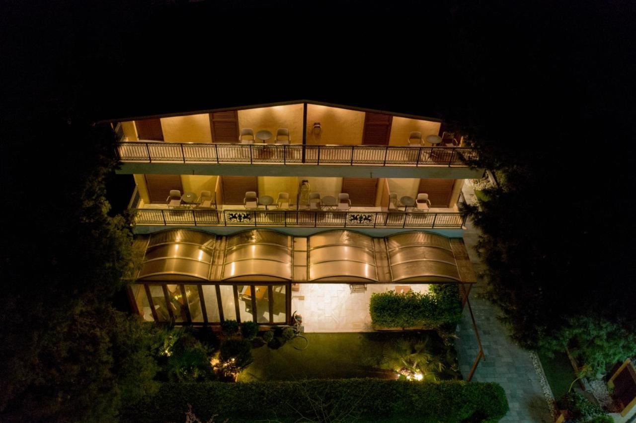 Hotel Chris Atenas Exterior foto